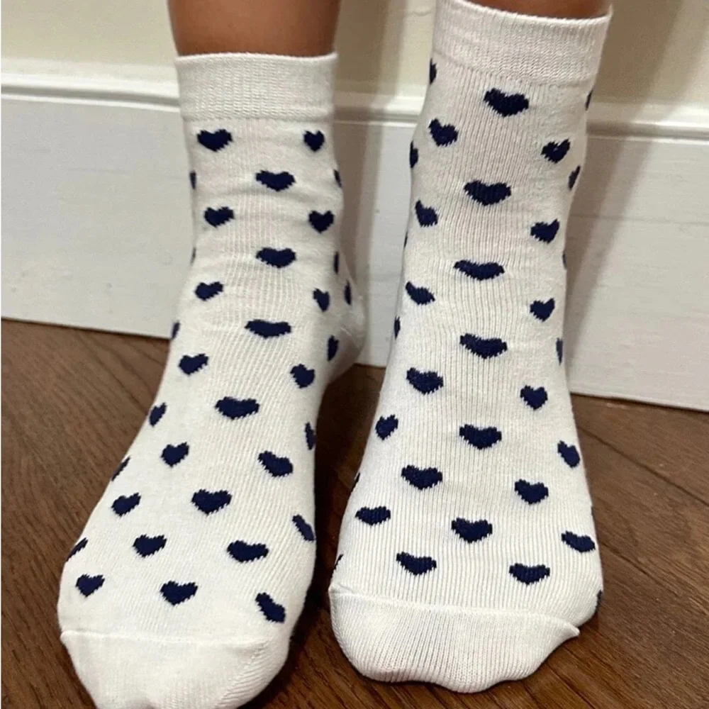 LAST PAIR Brandy Melville White and Navy Hearts Socks - Picture 2 of 3